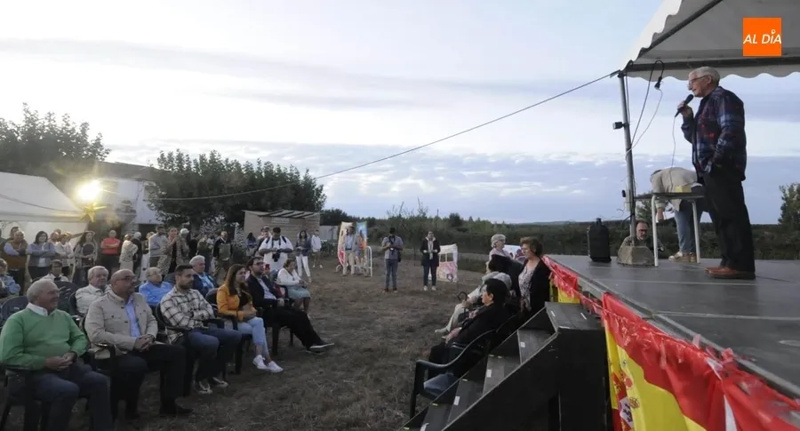 Foto 3 - El Arrabal de San Sebasti&aacute;n rinde tributo a Juan Pablo Mar&iacute;a Sastre en el arranque de sus fiestas