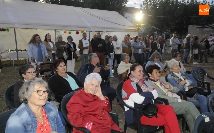 Foto 4 - El Arrabal de San Sebasti&aacute;n rinde tributo a Juan Pablo Mar&iacute;a Sastre en el arranque de sus fiestas