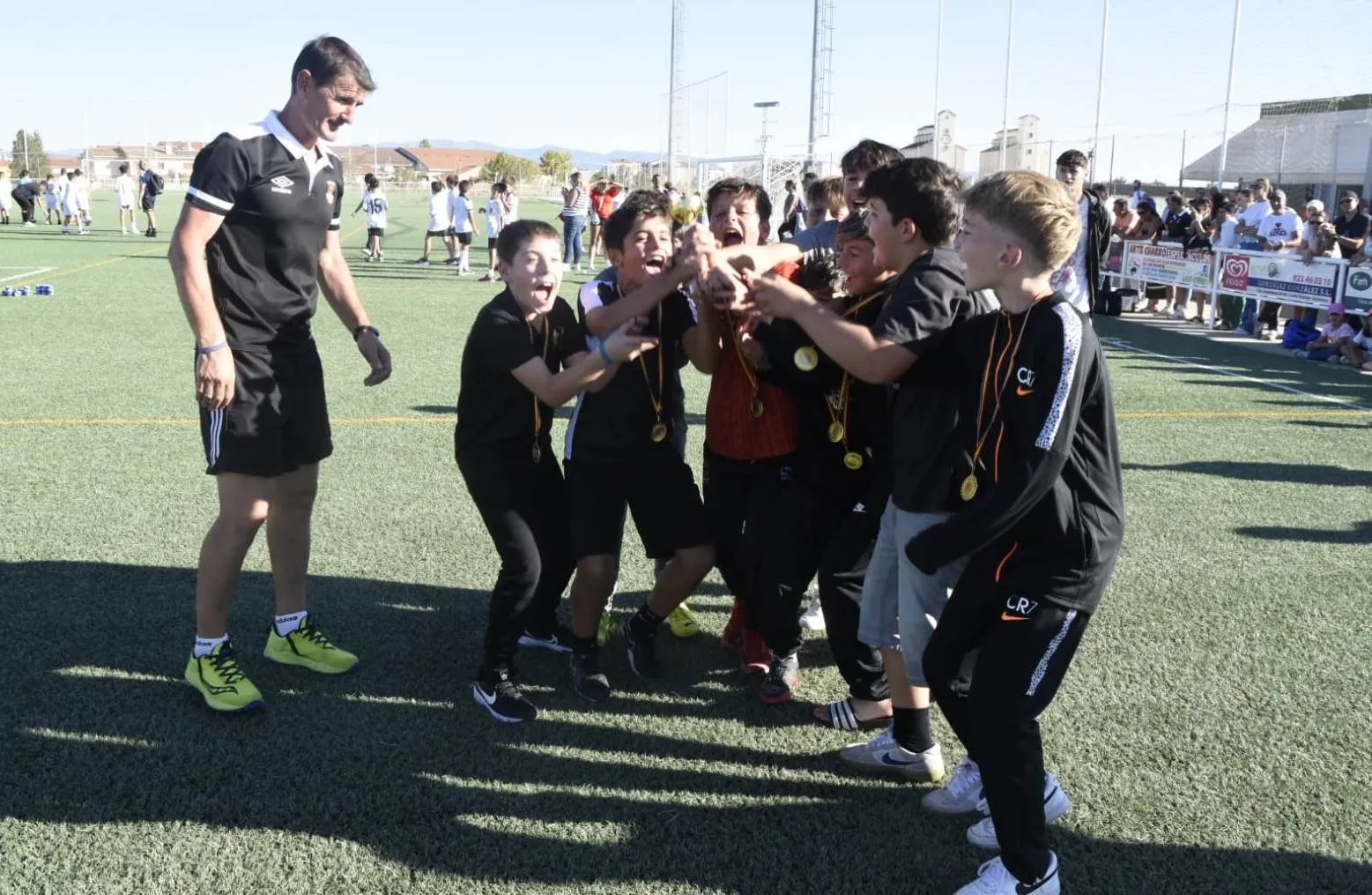 Foto 10 - El EDF Logro&ntilde;o se lleva ante el Ciudad Rodrigo A la categor&iacute;a Alev&iacute;n del VI Torneo To&ntilde;ete