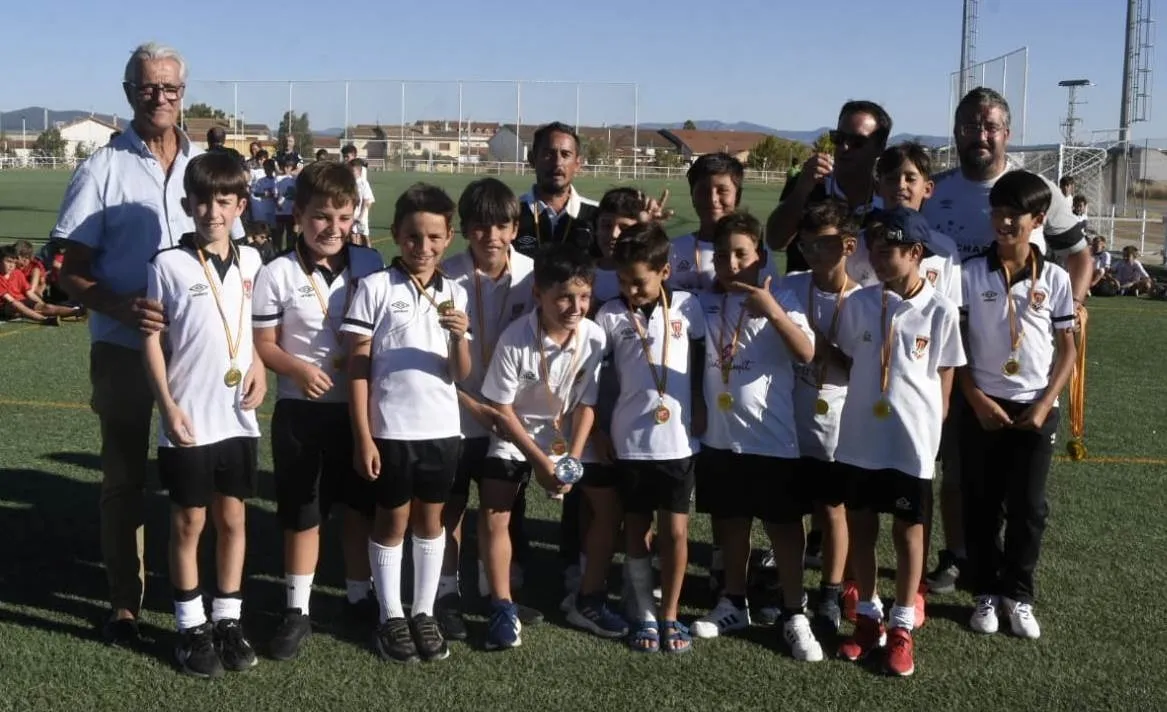 Foto 4 - El EDF Logro&ntilde;o se lleva ante el Ciudad Rodrigo A la categor&iacute;a Alev&iacute;n del VI Torneo To&ntilde;ete