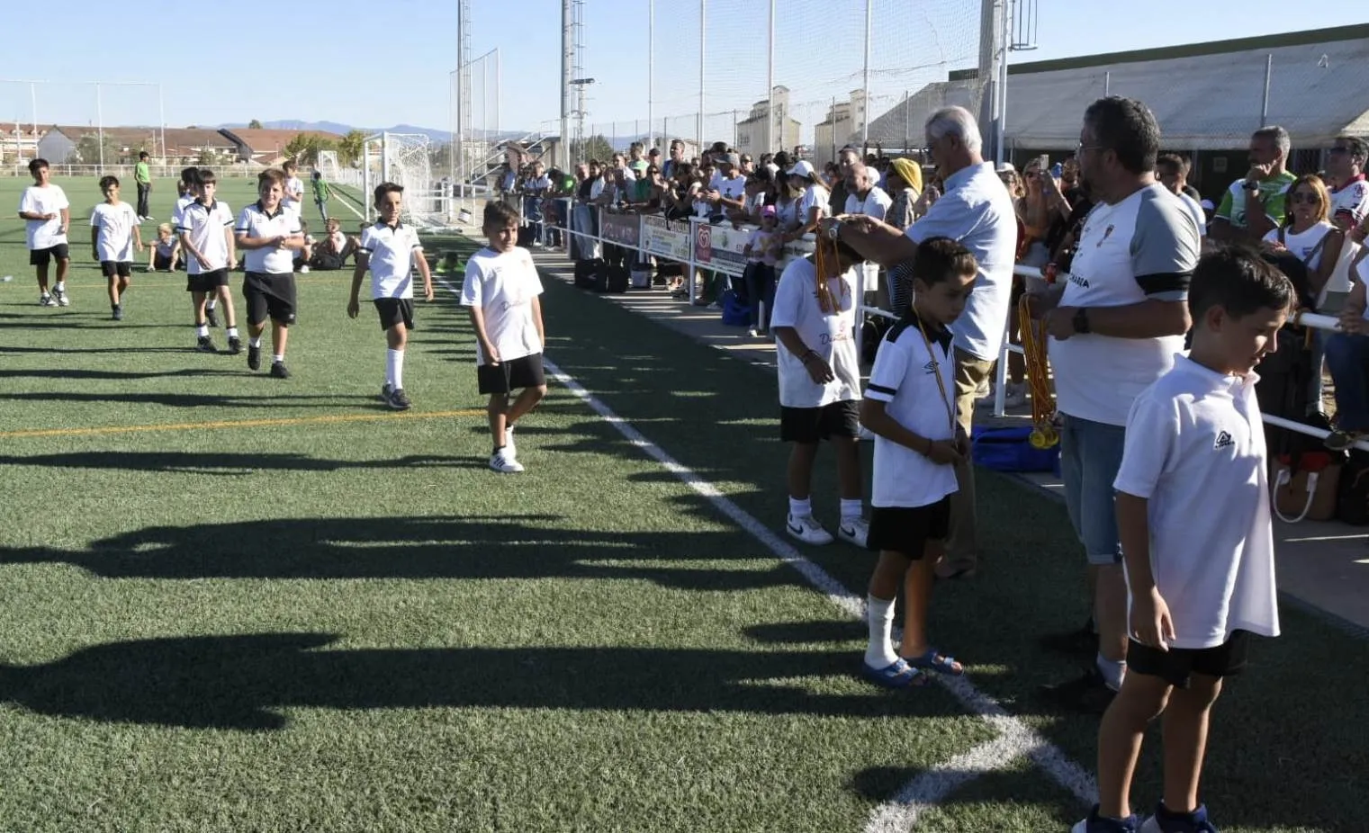 Foto 3 - El EDF Logro&ntilde;o se lleva ante el Ciudad Rodrigo A la categor&iacute;a Alev&iacute;n del VI Torneo To&ntilde;ete