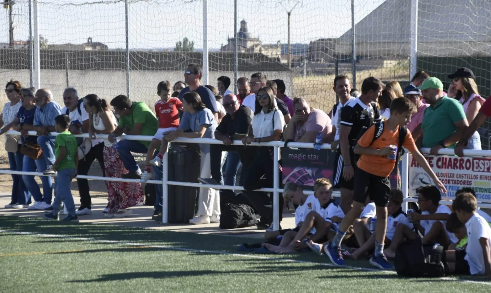 Foto 2 - El EDF Logro&ntilde;o se lleva ante el Ciudad Rodrigo A la categor&iacute;a Alev&iacute;n del VI Torneo To&ntilde;ete