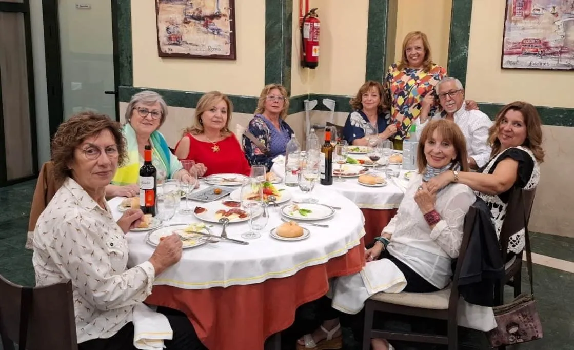Foto 11 - Bel&eacute;n G&oacute;mez celebra su jubilaci&oacute;n junto a la que ha sido su familia laboral
