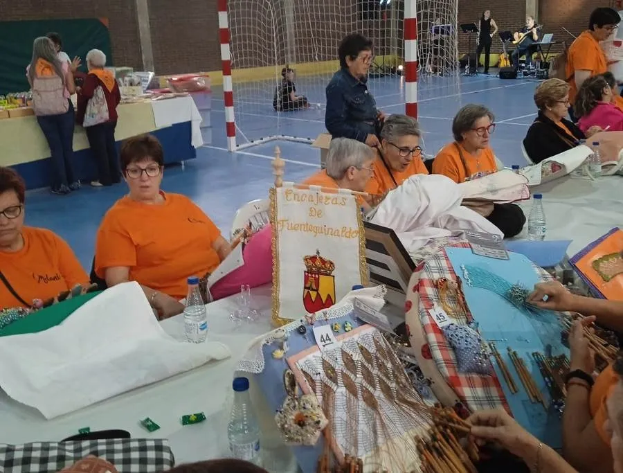 Foto 3 - Bolilleras de Mir&oacute;briga, Guinaldo y La Fuente asisten al Encuentro de Encajeras de Zamora