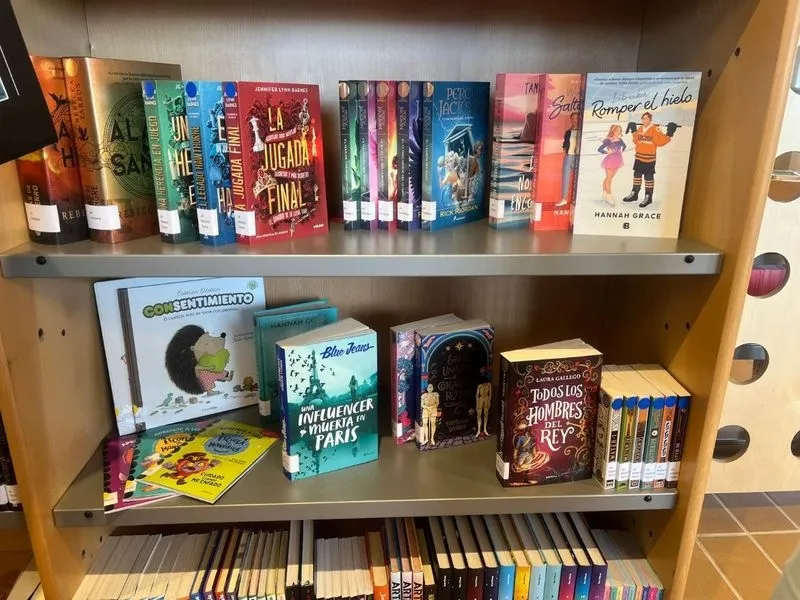 Foto 3 - Carbajosa incorpora a su Biblioteca municipal m&aacute;s de 150 nuevos t&iacute;tulos de las &uacute;ltimas novedades literarias