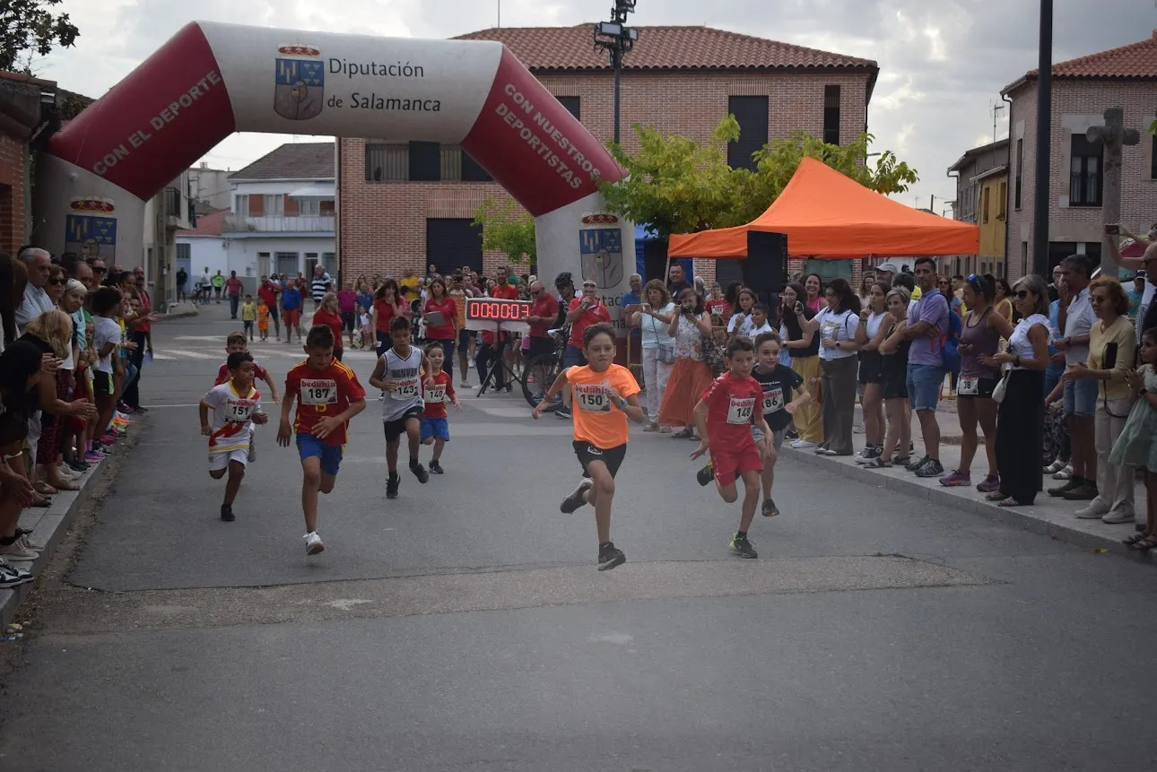 Foto 2 - Juan San Jos&eacute; y Marina S&aacute;nchez se llevan la exitosa IX Carrera Solidaria Virgen de la Vega de Villoria