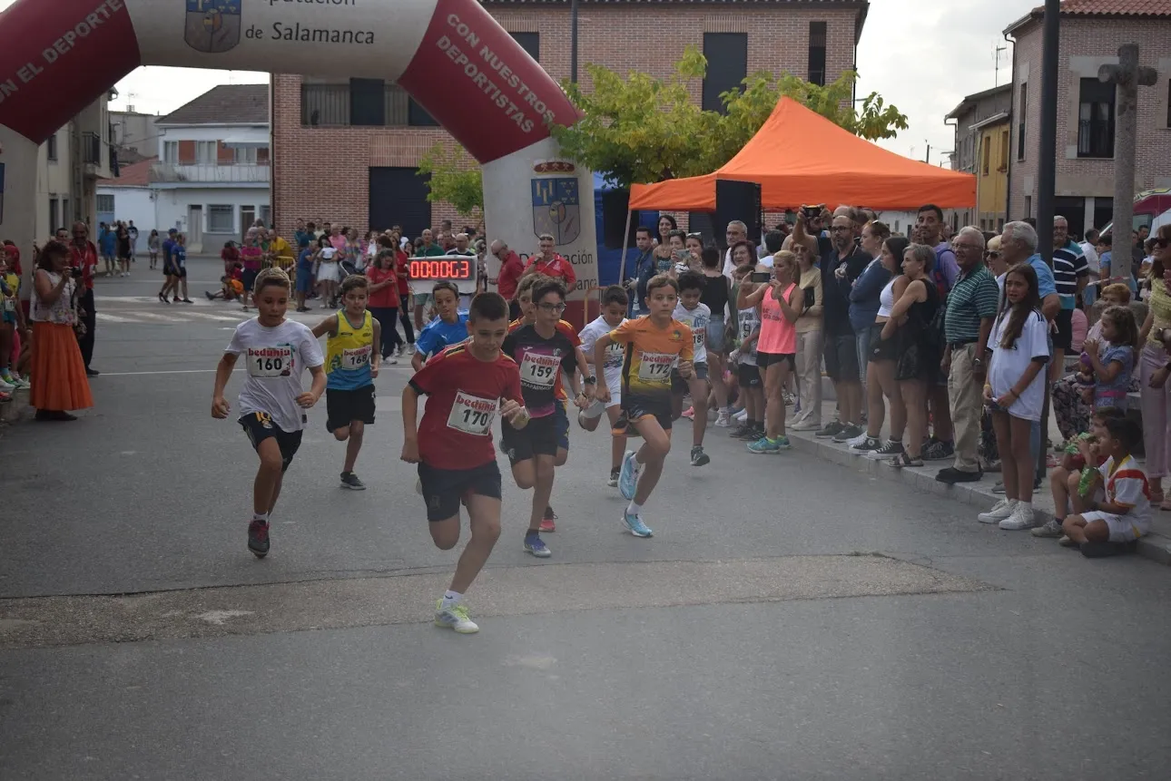 Foto 7 - Juan San Jos&eacute; y Marina S&aacute;nchez se llevan la exitosa IX Carrera Solidaria Virgen de la Vega de Villoria