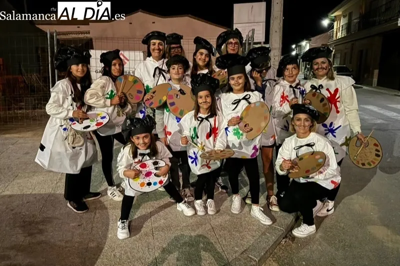 Foto 6 - Las pe&ntilde;as dan color y diversi&oacute;n en una multitudinaria bienvenida a las fiestas de la Virgen de la Vega en Villoria