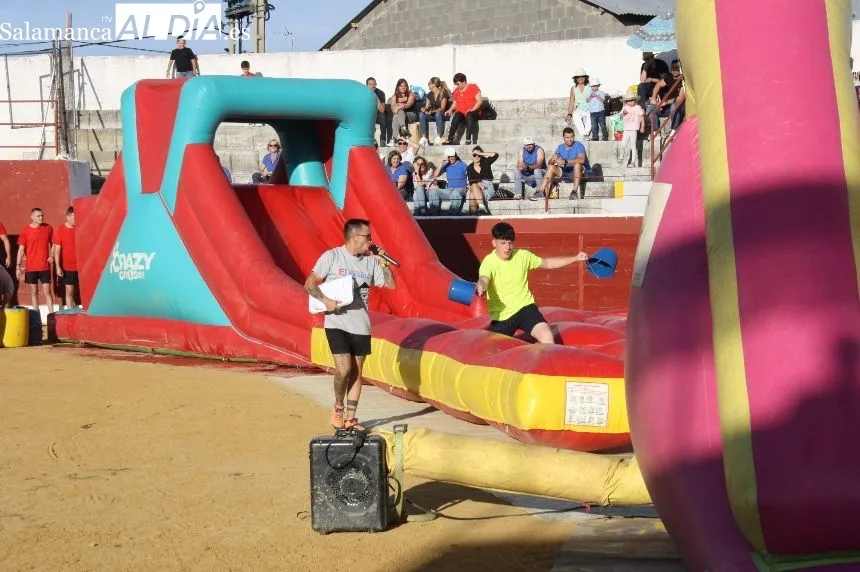 Foto 4 - Carcajadas, gran ambiente y gradas llenas para disfrutar con el Gran Prix de pe&ntilde;as en Villoria