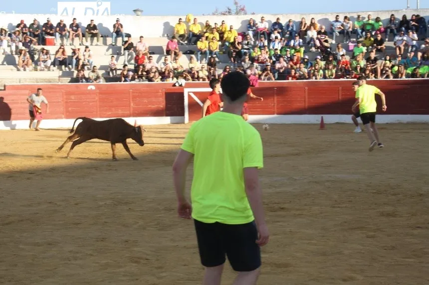Foto 7 - Carcajadas, gran ambiente y gradas llenas para disfrutar con el Gran Prix de pe&ntilde;as en Villoria
