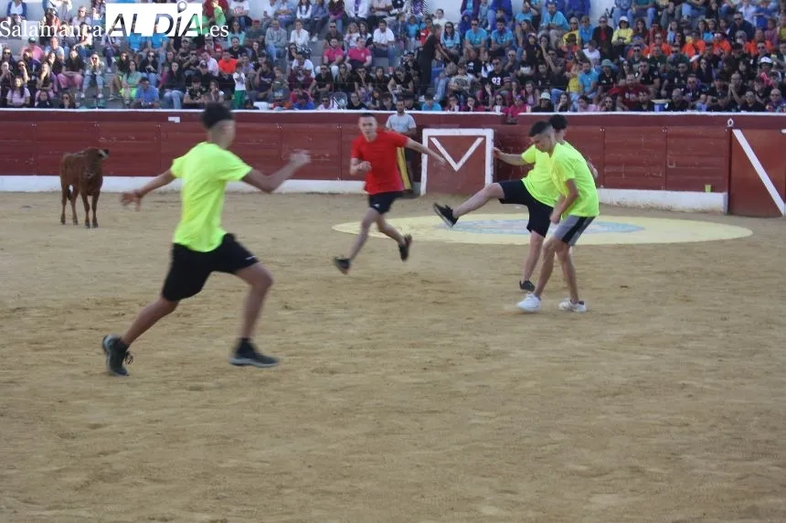 Foto 8 - Carcajadas, gran ambiente y gradas llenas para disfrutar con el Gran Prix de pe&ntilde;as en Villoria