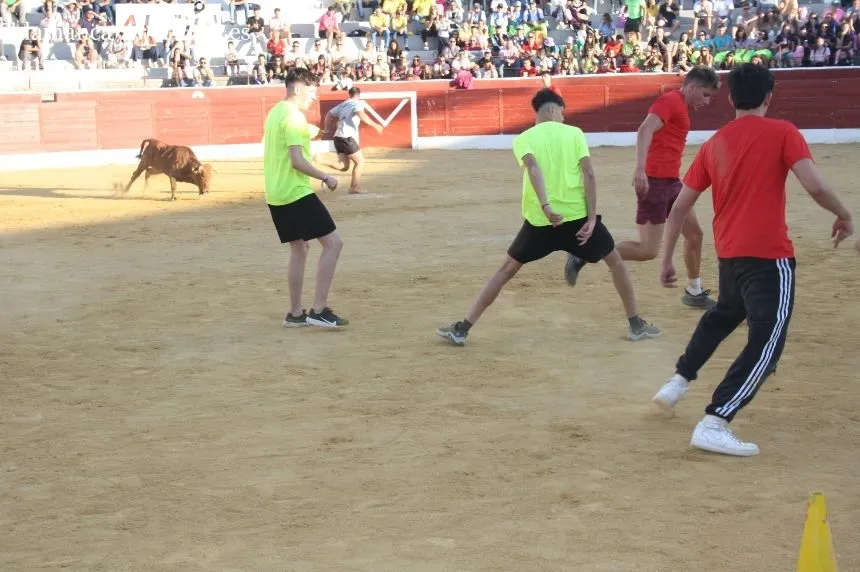 Foto 9 - Carcajadas, gran ambiente y gradas llenas para disfrutar con el Gran Prix de pe&ntilde;as en Villoria