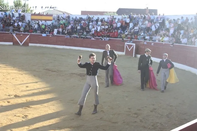 Foto 3 - Emotiva y disfrutona tarde en Villoria y su Festival Taurino, con Mar&iacute;a 'La Princesa Guerrera' recibiendo cari&ntilde;o a manos llenas