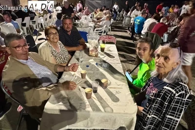 Foto 10 - Villoria disfruta como una gran familia de la Merienda de la vaca con la que dicen adi&oacute;s a sus fiestas patronales 