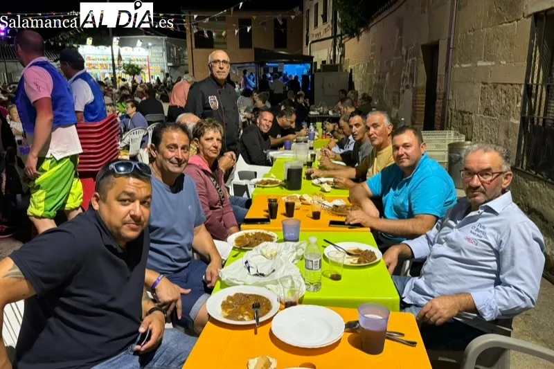 Foto 8 - Villoria disfruta como una gran familia de la Merienda de la vaca con la que dicen adi&oacute;s a sus fiestas patronales 