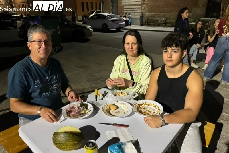 Foto 6 - Villoria disfruta como una gran familia de la Merienda de la vaca con la que dicen adi&oacute;s a sus fiestas patronales 