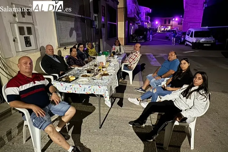 Foto 4 - Villoria disfruta como una gran familia de la Merienda de la vaca con la que dicen adi&oacute;s a sus fiestas patronales 