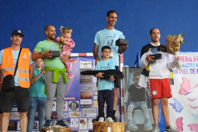 Foto 4 - Miguel Rubio y Mar&iacute;a G&oacute;mez coronan la II Carrera Popular Ben&eacute;fica &lsquo;Pe&ntilde;arandilla con la Piel De Mariposa&rsquo;