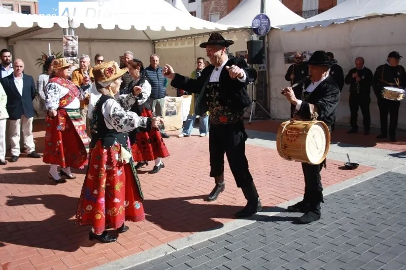 Foto 10 - Pe&ntilde;aranda da la bienvenida a su II Feria Agroalimentaria con gran ambiente y apostando por ser un gran escaparate 