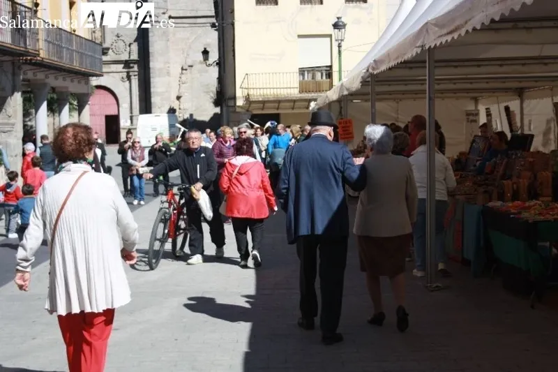 Foto 4 - Pe&ntilde;aranda da la bienvenida a su II Feria Agroalimentaria con gran ambiente y apostando por ser un gran escaparate 