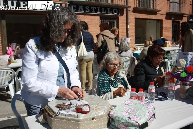 Foto 8 - El XVI Encuentro de Encajeras vuelve multitudinario, con cerca de 200 participantes y reivindicando la tradici&oacute;n