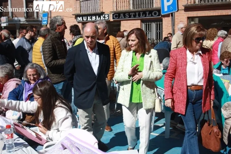Foto 4 - El XVI Encuentro de Encajeras vuelve multitudinario, con cerca de 200 participantes y reivindicando la tradici&oacute;n