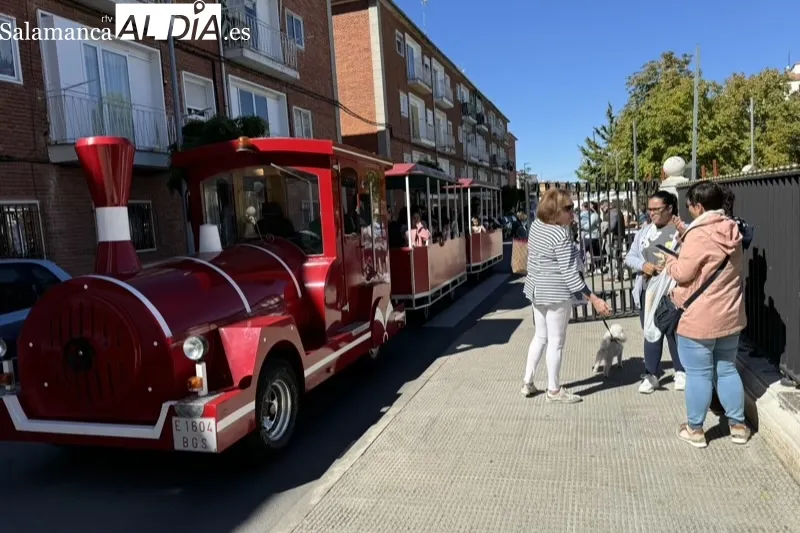 Foto 2 - Diversi&oacute;n para grandes y peque&ntilde;os con el gran Parque Infantil de juegos y el tren mec&aacute;nico, inamovible en las fiestas patronales