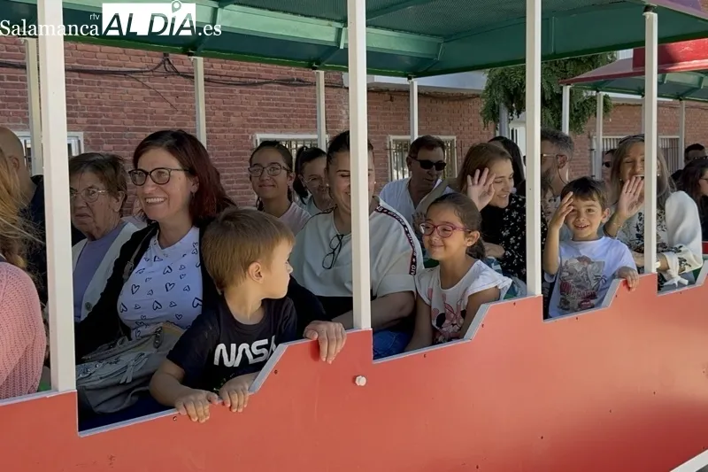 Foto 4 - Diversi&oacute;n para grandes y peque&ntilde;os con el gran Parque Infantil de juegos y el tren mec&aacute;nico, inamovible en las fiestas patronales