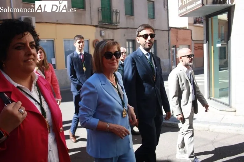 Foto 7 - Bailes y vivas a San Miguel Arc&aacute;ngel en el d&iacute;a grande de las fiestas patronales