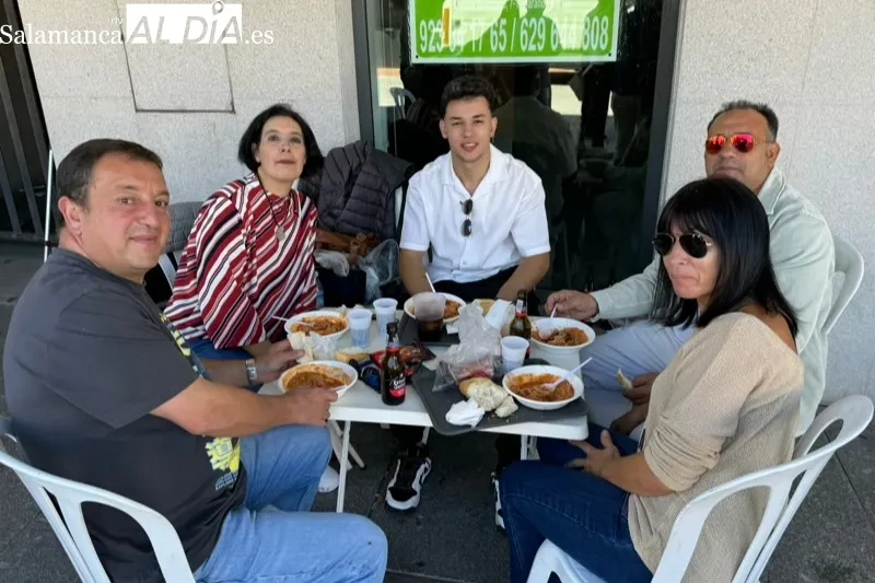 Foto 11 - Cerca de 1.200 platos solidarios de arroz al se&ntilde;orito para festejar a San Miguel en Pe&ntilde;aranda