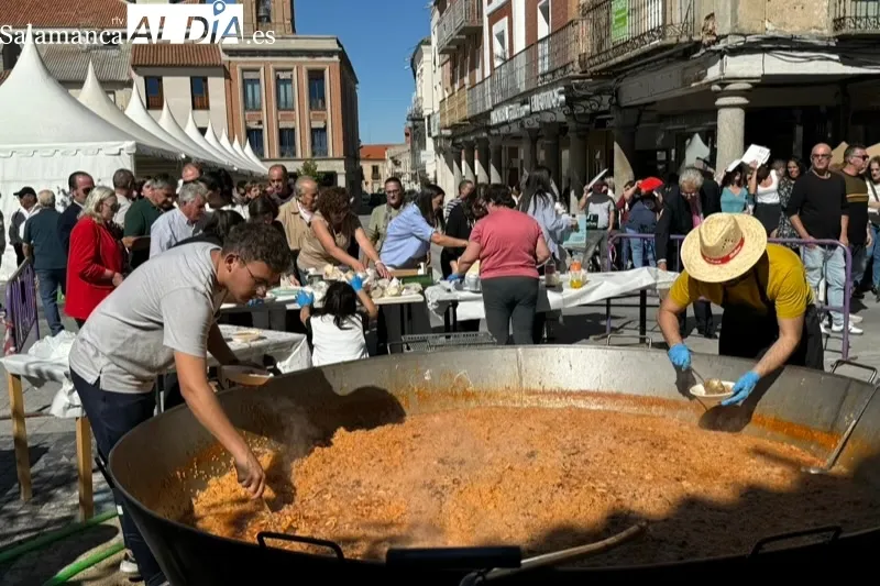 Foto 8 - Cerca de 1.200 platos solidarios de arroz al se&ntilde;orito para festejar a San Miguel en Pe&ntilde;aranda