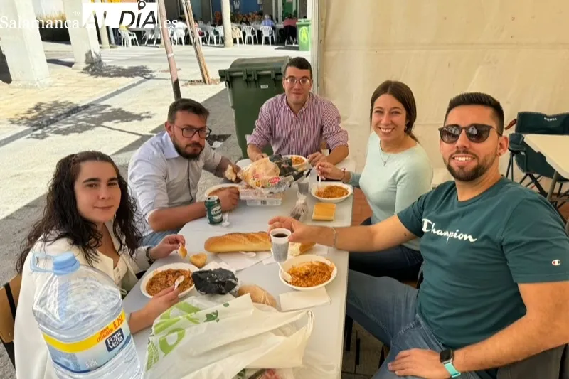 Foto 3 - Cerca de 1.200 platos solidarios de arroz al se&ntilde;orito para festejar a San Miguel en Pe&ntilde;aranda