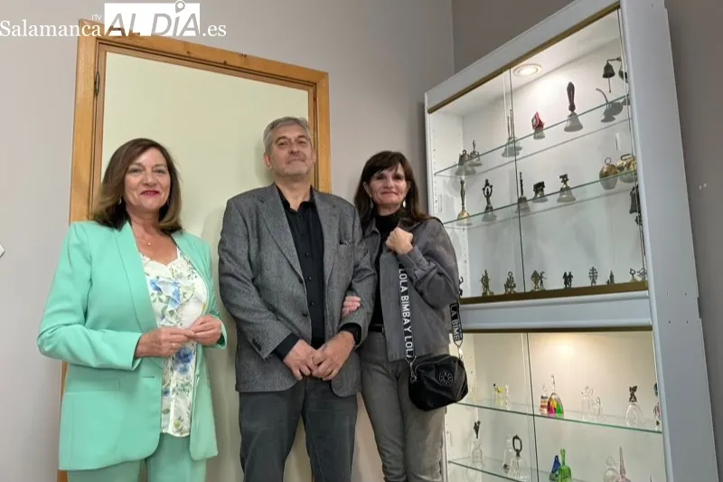Foto 2 - Las m&aacute;s de mil campanillas coleccionadas por el querido Emilio Moreno comienzan a mostrarse en la Casa del Arte 