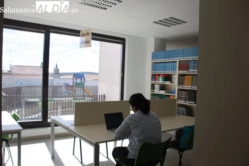 Foto 11 - La biblioteca municipal de Alba de Tormes estrena nuevas instalaciones m&aacute;s amplias y modernas