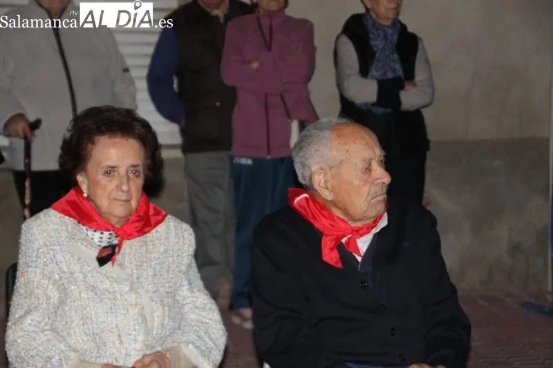 Foto 9 - Emotivo homenaje para comenzar las fiestas del Barrio San Miguel