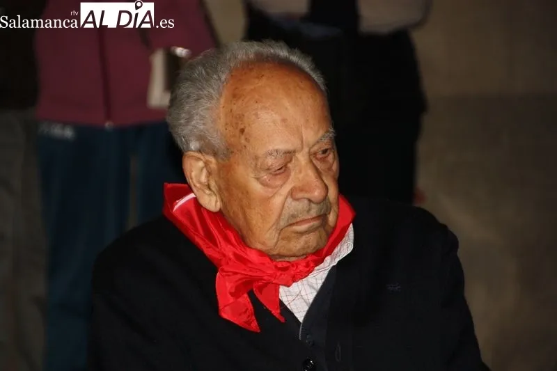 Foto 7 - Emotivo homenaje para comenzar las fiestas del Barrio San Miguel