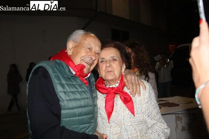 Foto 6 - Emotivo homenaje para comenzar las fiestas del Barrio San Miguel