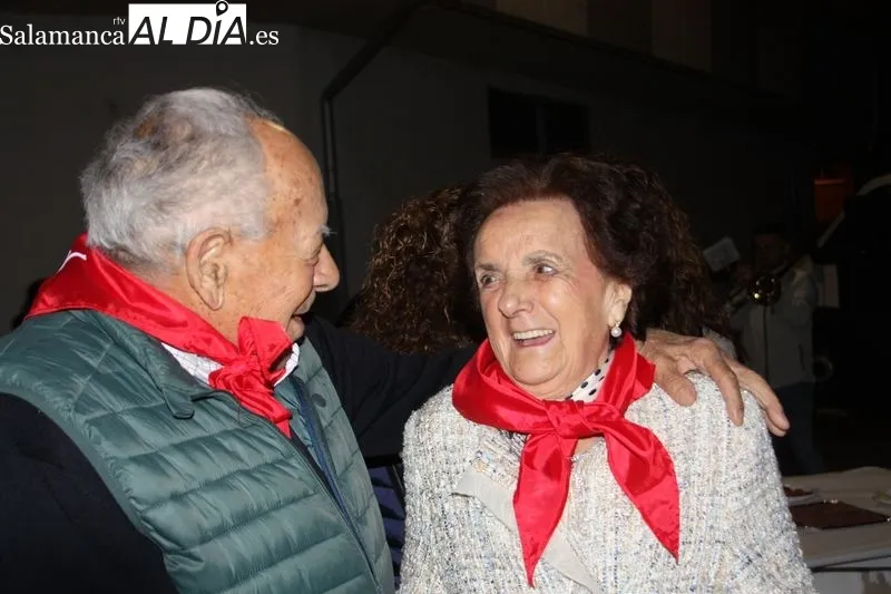 Foto 5 - Emotivo homenaje para comenzar las fiestas del Barrio San Miguel