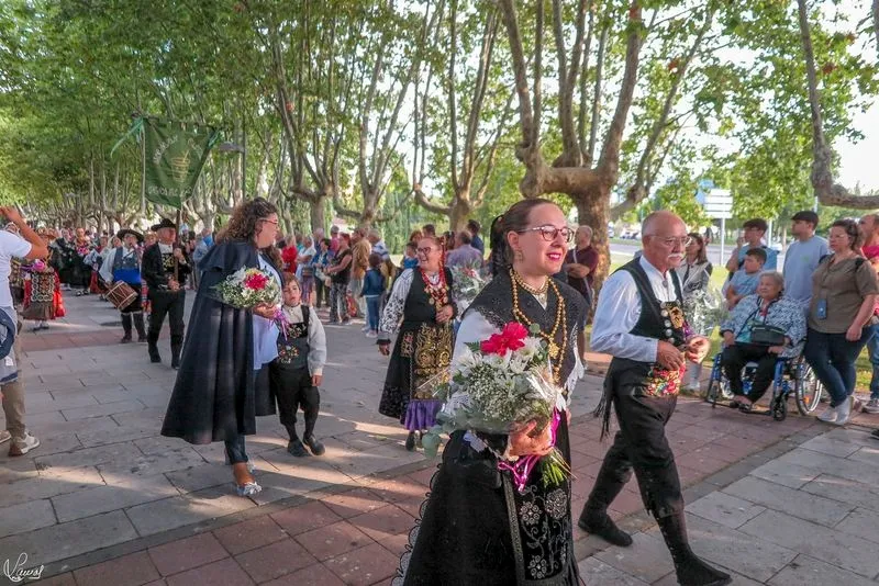 Ofrenda floral a la Virgen de la Vega en Salamanca. Foto de Manuel Lamas