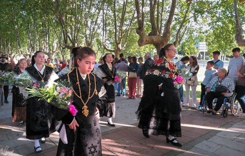 Ofrenda floral a la Virgen de la Vega en Salamanca. Foto de Manuel Lamas