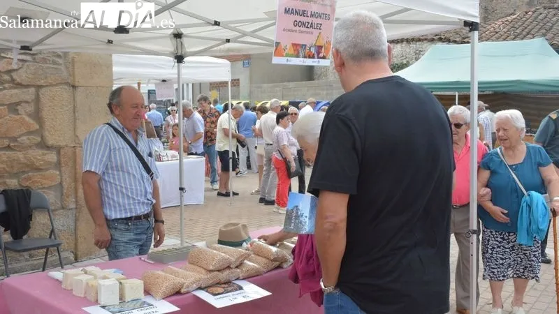 Foto 9 - Lumbrales vive un animado cierre de fiestas con la feria hort&iacute;cola y una comida solidaria