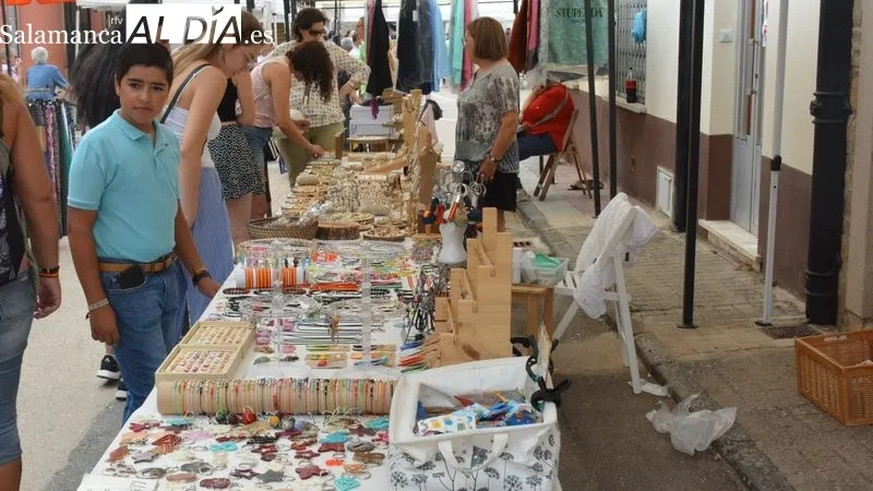 Foto 11 - Lumbrales vive un animado cierre de fiestas con la feria hort&iacute;cola y una comida solidaria