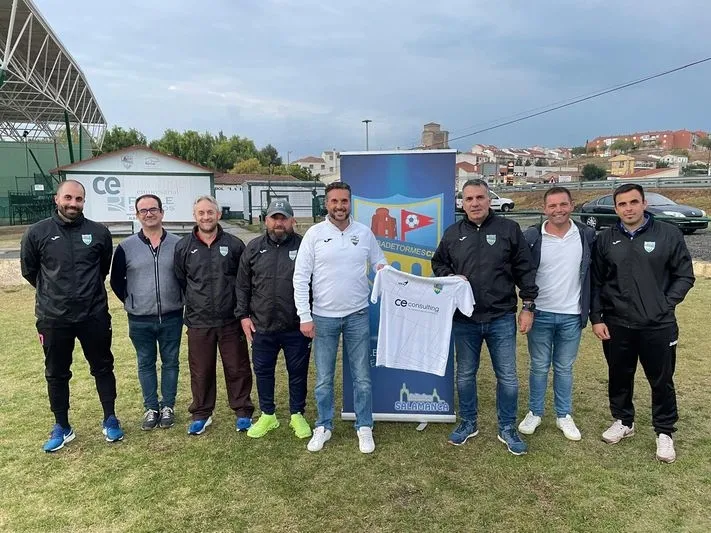 Foto 3 - El Alba de Tormes CF bate r&eacute;cord de jugadores en la nueva temporada