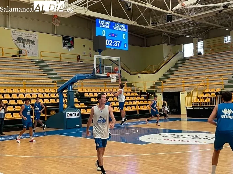 Primer entrenamiento de pretemporada del Avenida Xoborg. Foto: Miguel González