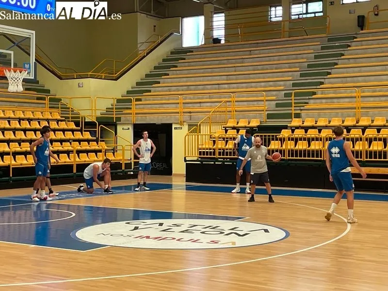 Primer entrenamiento de pretemporada del Avenida Xoborg. Foto: Miguel González