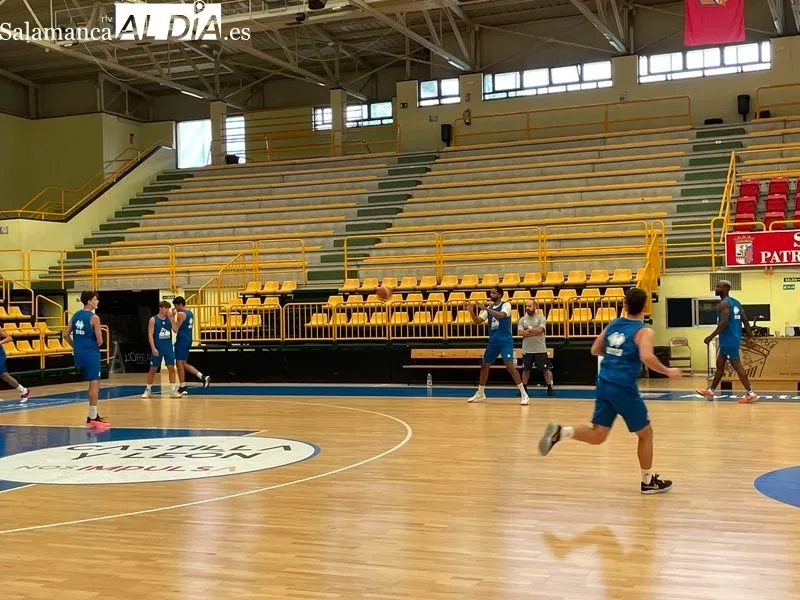 Primer entrenamiento de pretemporada del Avenida Xoborg. Foto: Miguel González