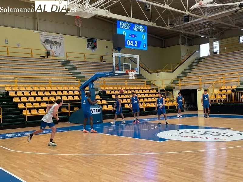 Primer entrenamiento de pretemporada del Avenida Xoborg. Foto: Miguel González