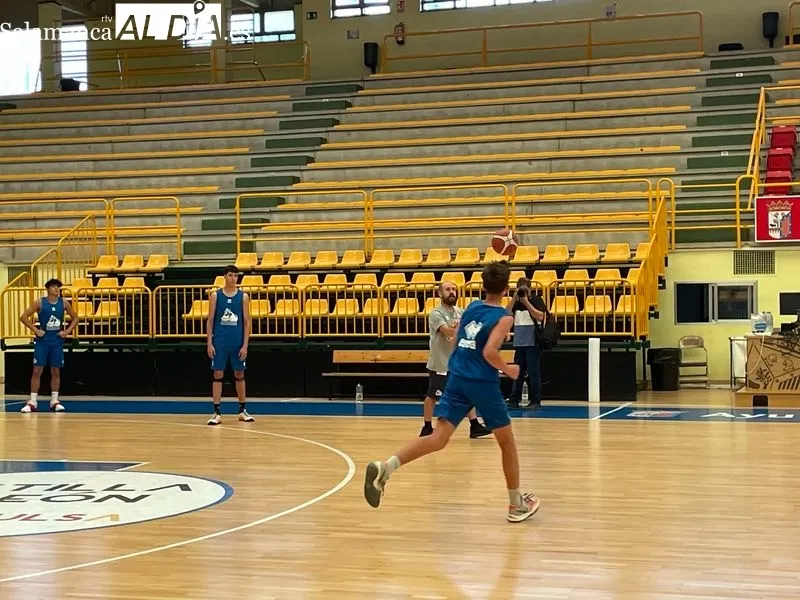 Primer entrenamiento de pretemporada del Avenida Xoborg. Foto: Miguel González