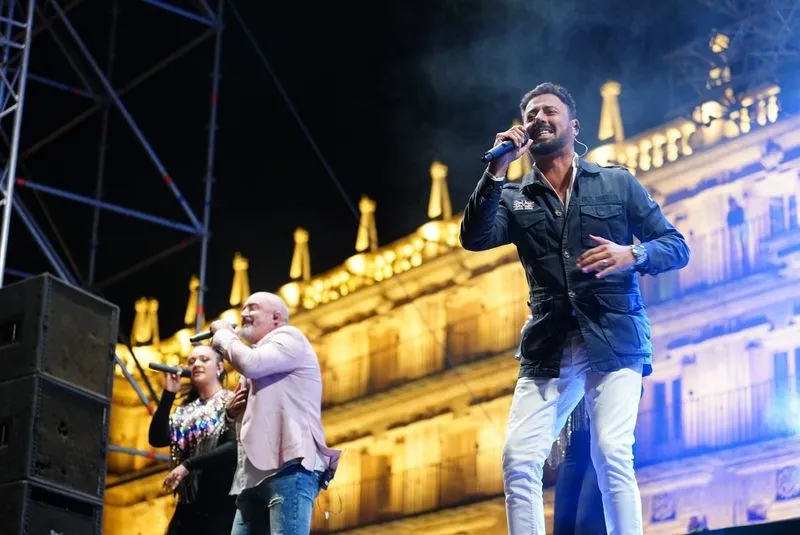 Concierto de Raya Real en la Plaza Mayor de Salamanca