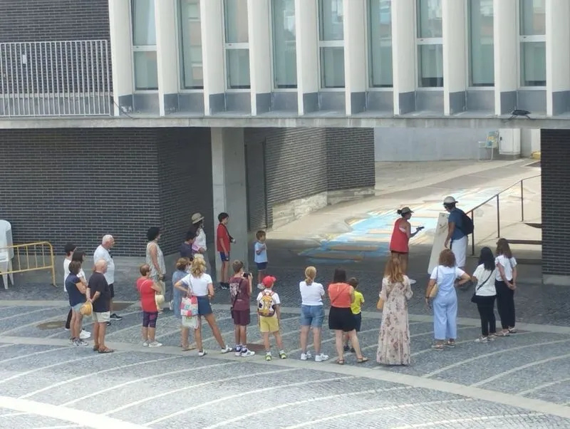 Foto 2 - Comienzan las rutas teatralizadas que repasan la historia de Santa Marta desde el paleol&iacute;tico